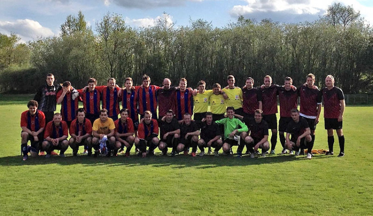 Hokejisté trápili fotbalisty, exhibici ale domácí zvládli