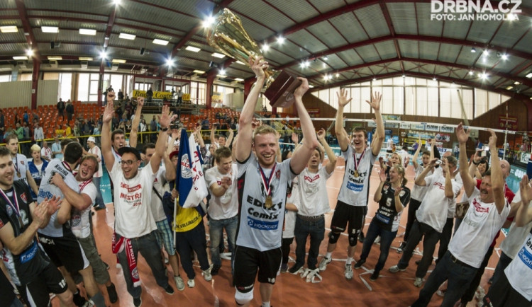 Michal Kriško s pohárem mistrů