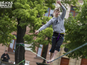 Na Majálesu to žije, i kdyby trakaře padaly