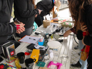 K prohlédnutí jsou i pomůcky běžného života nevidomých