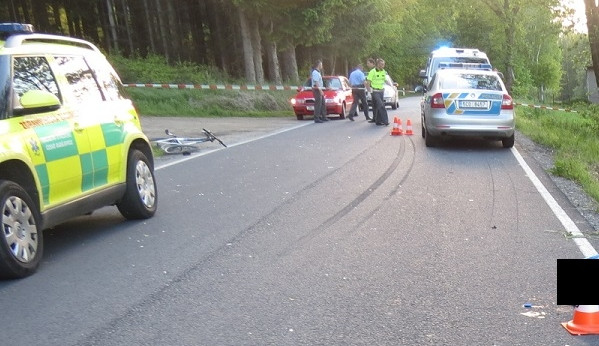 Po srážce s osobním autem zemřel u Borovan cyklista