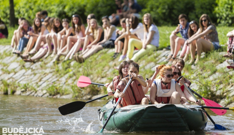 Raftové primátorky na řece Malši