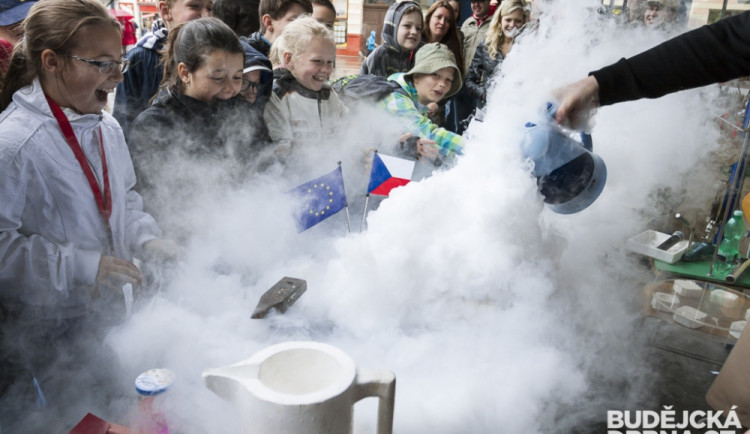 Interaktivní vědecká show Fyzika na Lannovce