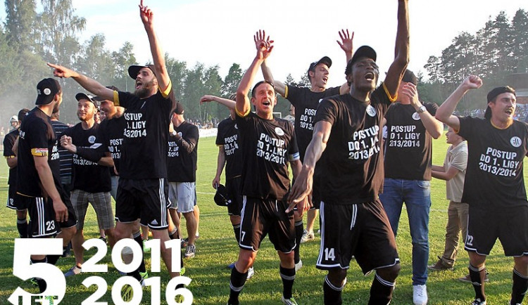 Hráči Dynama České Budějovice slaví postup do 1. ligy