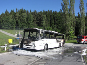 Požár zájezdového autobusu u Libínského Sedla