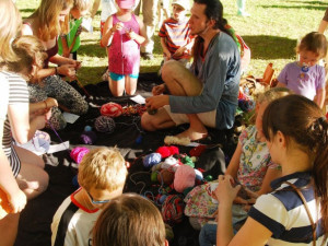 Tvořivé dílny děti náramně bavily