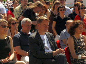 Slavnostní představení lavičky Václava Havla v kampusu Jihočeské univerzity