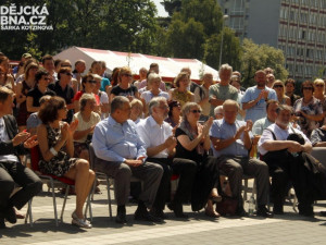 Slavnostní představení lavičky Václava Havla v kampusu Jihočeské univerzity