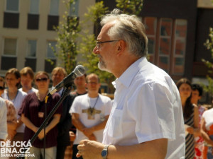 Slavnostní představení lavičky Václava Havla v kampusu Jihočeské univerzity