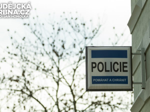 Dívku okradla skupinka falešných prodejců parfémů