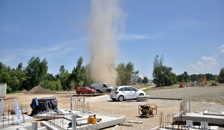 Na staveništi ve Čtyráku řádili větrní čerti