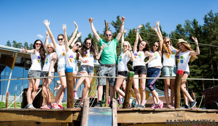 Finalistky Maturantky Roku 2014 při soustředění na Lipně