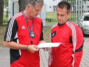 Trenér Luboš Urban se sportovním manažerem Martinem Vozábalem (zleva)