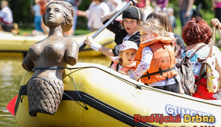 Některé děti opět vyrazí na Vltavu.