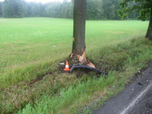 Tragická nehoda Peugeotu 306 u Srubce