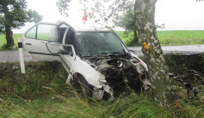 Tragická nehoda Peugeotu 306 u Srubce