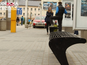 Přístřešek před Metropolem zpříjemní čekání na městskou