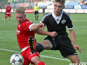 Fotbalisté ze země mistrů světa zasadili Dynamu tvrdý úder