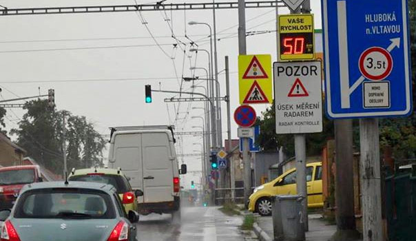 Informativní radar na Pražské třídě