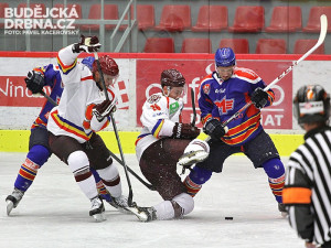 Buly mezi Michalem Švihálkem a Zackem Torquatem vyhrál budějcký útočník