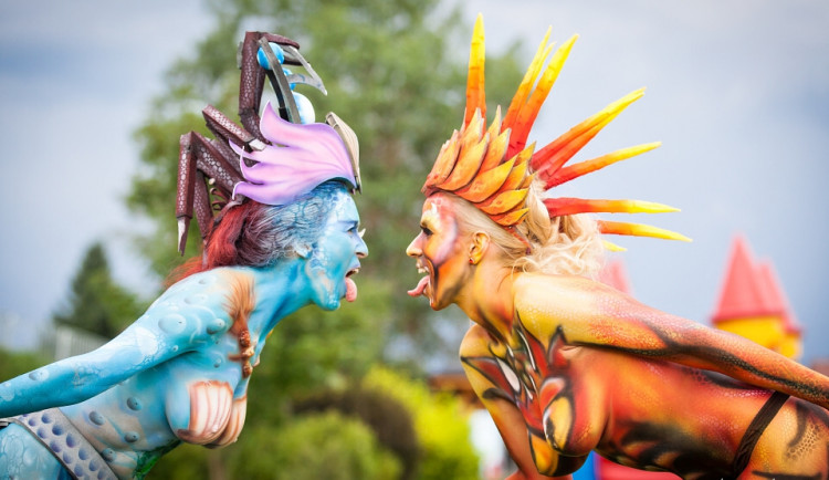 Vítezný Drak (vpravo) a Malá mořská víla