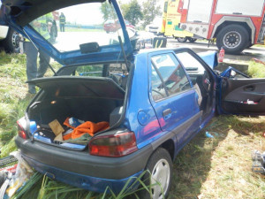 Citroën Saxo narazil u Neplachova do betonového můstku
