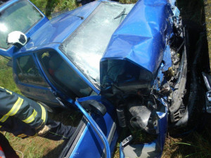 Citroën Saxo narazil u Neplachova do betonového můstku