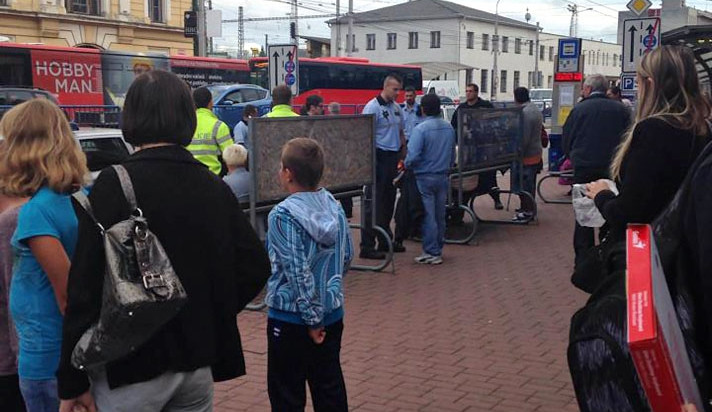 Zásah čtyř policejních hlídek v Nádražní ulici