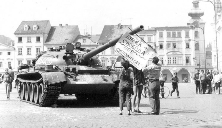 Tank ruských okupantů na českobudějovickém náměstí