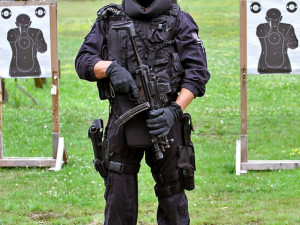 Nadpraporčík Milan na českokrumlovské policejní střelnici