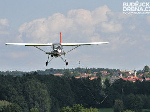 Přistání vlečného letounu