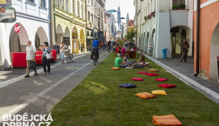 Živý trávník v Krajinské ulici