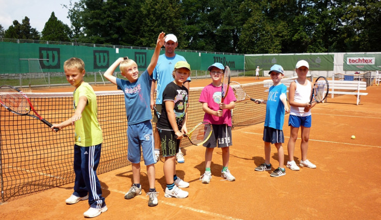 Tenisová škola nabírá mladé talenty