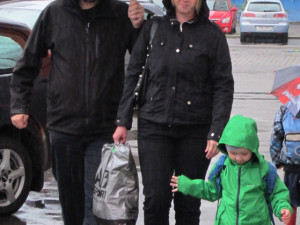 Propršená cesta s rodiči do školky