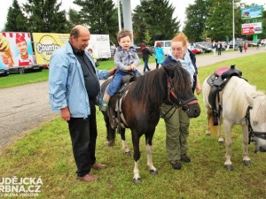 Děti se před Výstavištěm mohly projet na poníkovi