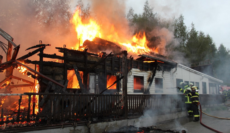 Požár opuštěného motorestu u Dolního Dvořiště