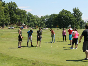 Chcete se naučit golf? Přijeďte na hlubocké greeny