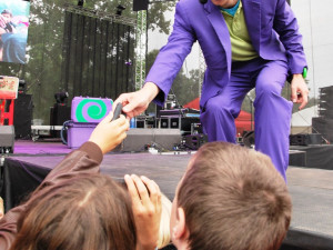 Richard Nedvěd si půjčuje mobil