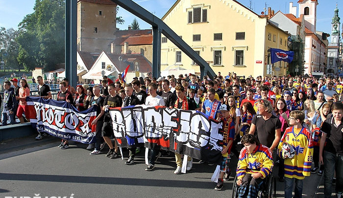 Pochod fanoušků Motoru před začátkem sezony