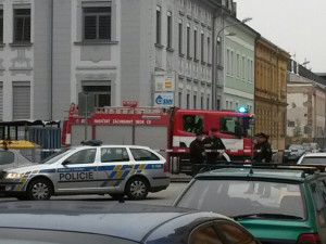 Zásah policistů a hasičů v Lipenské ulici