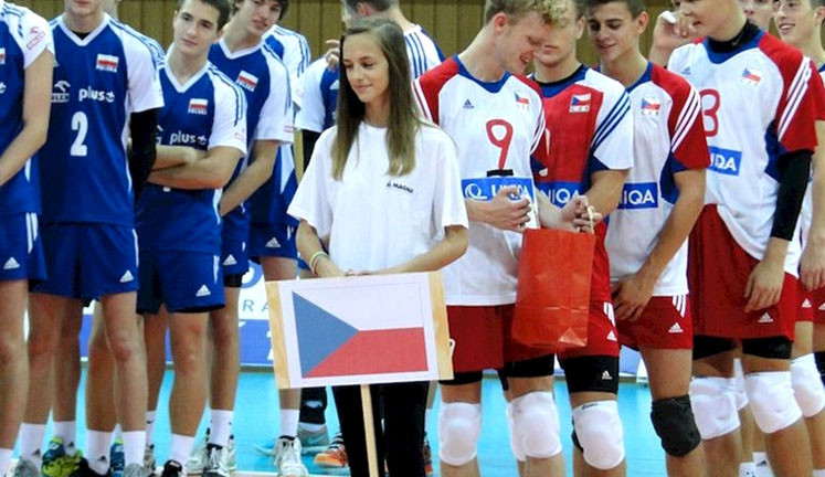 Česká a polská reprezentace při oficiálním zahájení turnaje