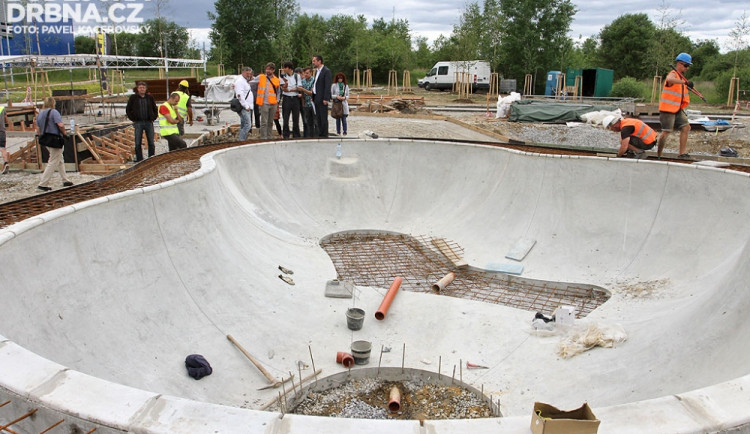 Součástí Parku Čtyři Dvory bude také skatepark. Snímek byl pořízen v červnu letošního roku