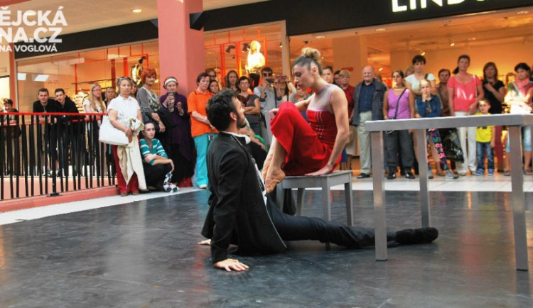 Ansámbl jihočeského baletu je složen nejen z českých tanečníků