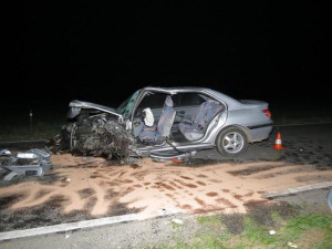 Zničený Peugeot 406