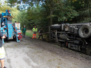 Havárie nákladního automobilu převážejícího ryby