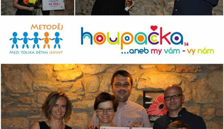 Houpačka - předání daru