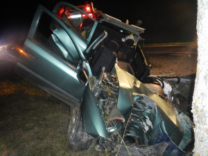 Havarovaný Opel Astra na silnici mezi Češnovicemi a Dasným