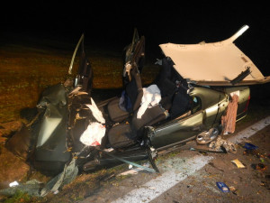 Havarovaný Opel Astra na silnici mezi Češnovicemi a Dasným