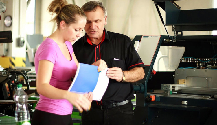 Ivan Nadberežný ve svojí tiskárně INPRESS