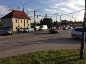 Policie odkláněla dopravu z Pražské třídy